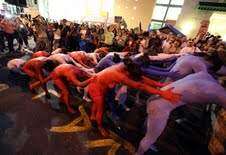 Cierra con música la protesta