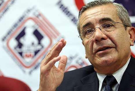 Sigue Roldán de presidente de la Federación de Béisbol