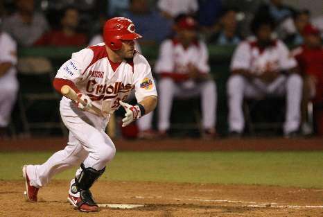 Se recupera Valentín de bolazo en la rodilla