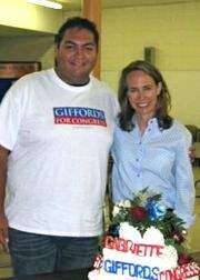 Inseparable ángel latino de Giffords