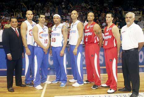 Isabela firma a González