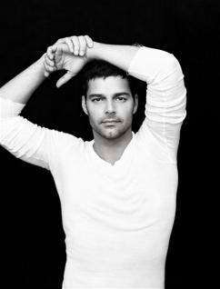 Ricky exhibe música, alma y sexo hasta mayo