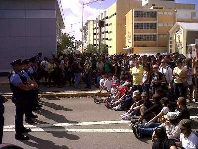 Estudiantes rechazan arrestos