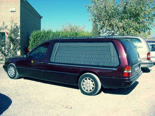 Arrestan pillo adolescente que robó carro fúnebre