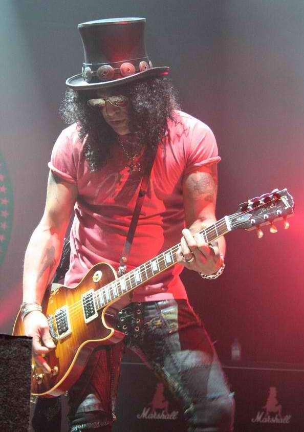 Slash pasa el rato con Sponge Bob