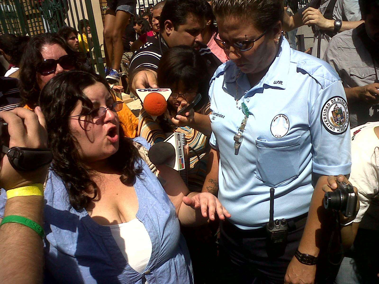 UPR: Huelguistas pelean con estudiantes