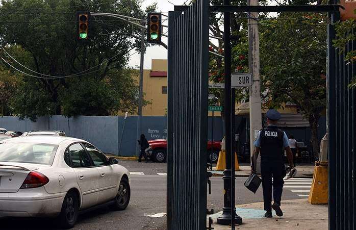 Policía sale de la UPR