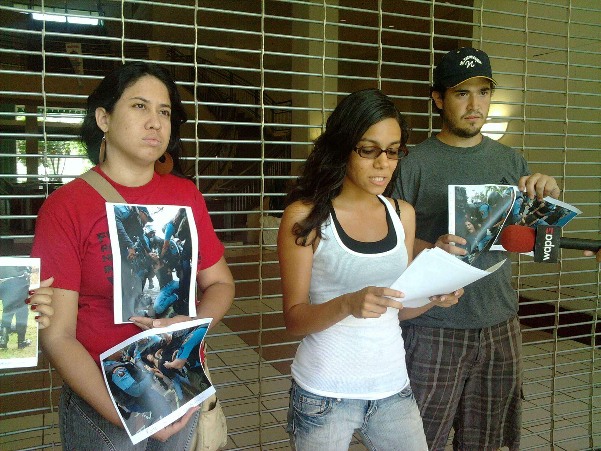 Líder estudiantil denuncia a la policía