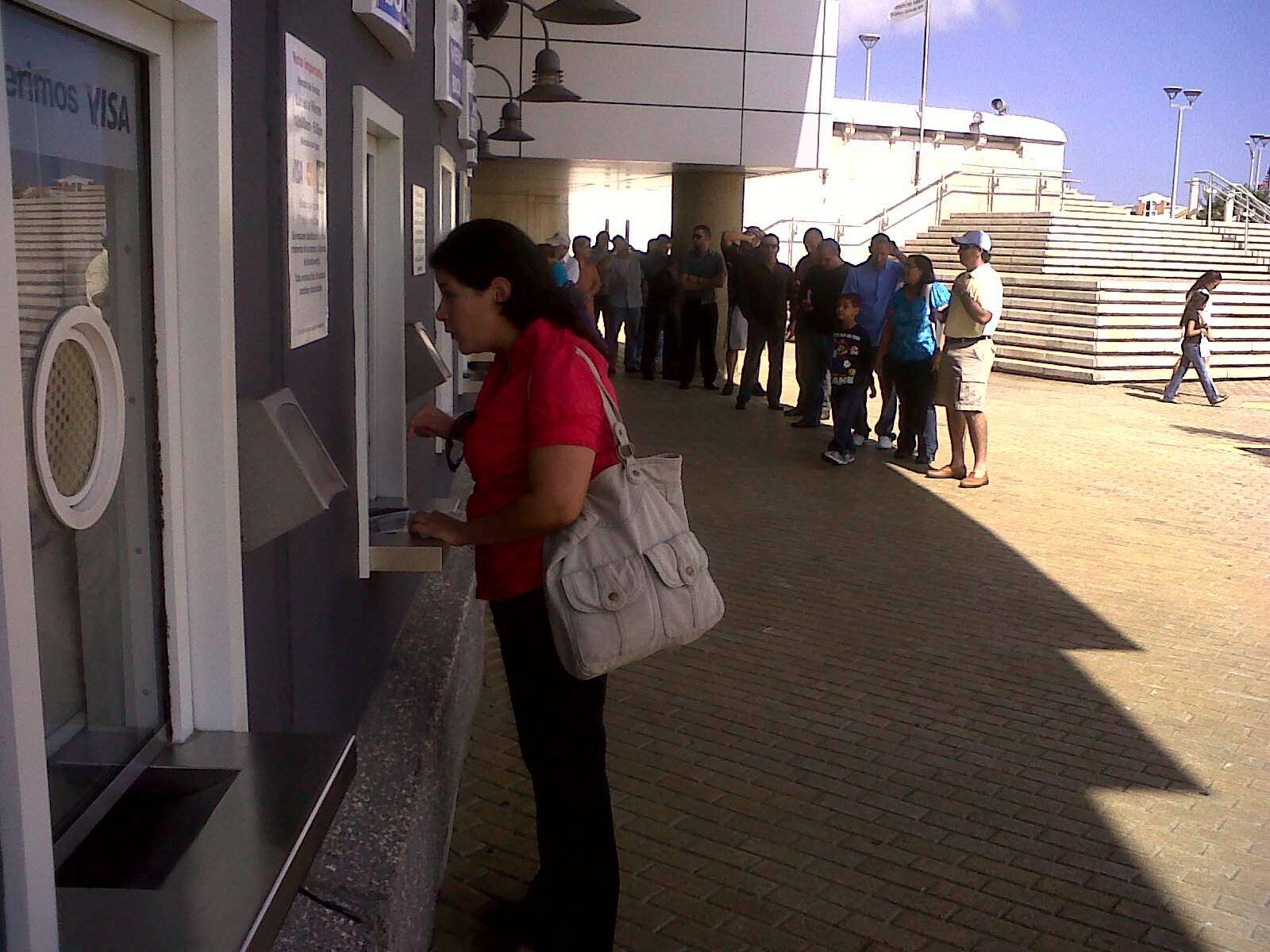 Vende Ricky a pesar de pastora