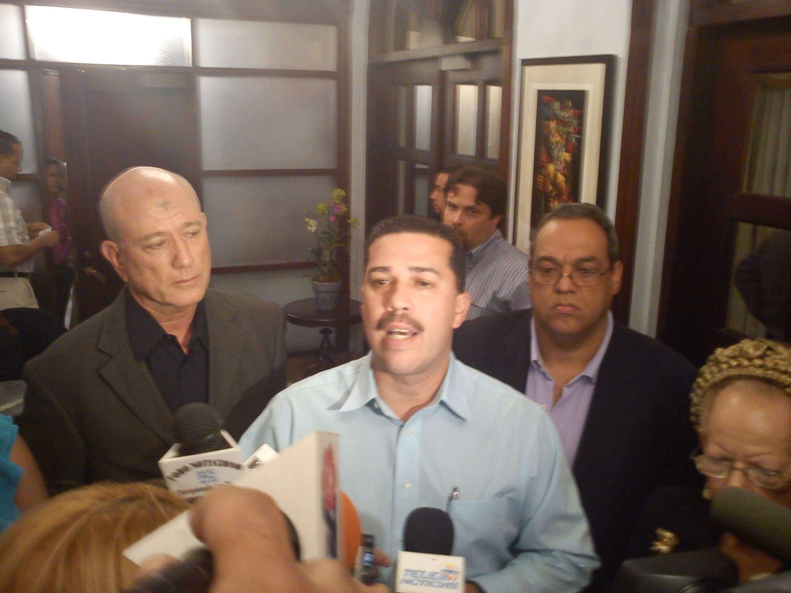 No se atreven a pedirle la renuncia a Martínez