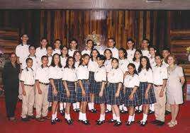 Estudiantes por una buena obra