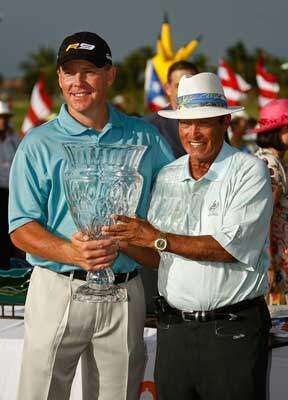 Regresa al trono Michael Bradley