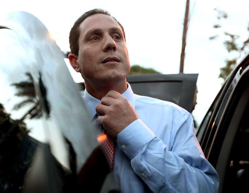 Renuncia inmediata e irrevocable de Martínez