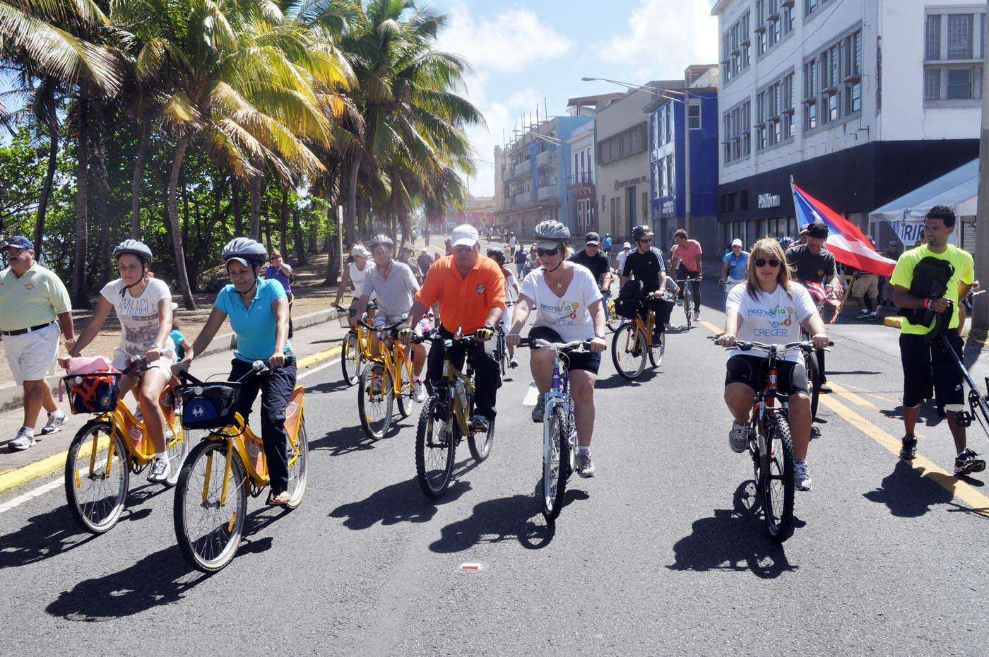 Pedalea el alcalde de San Juan