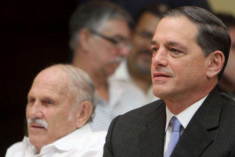 Neumann da la cara por su pupilo