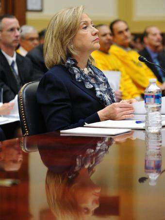 EEUU estrecha cerco sobre Gadafi