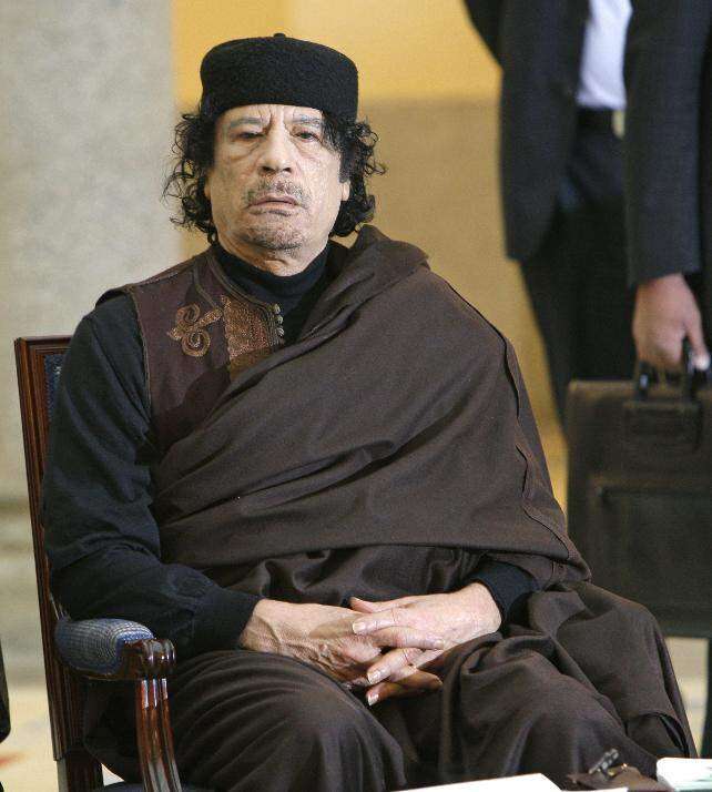 Rebeldes detienen ofensiva de Gadafi