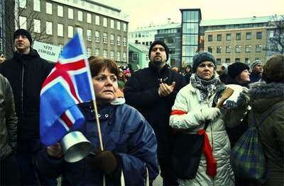 Islandeses se lavan las manos