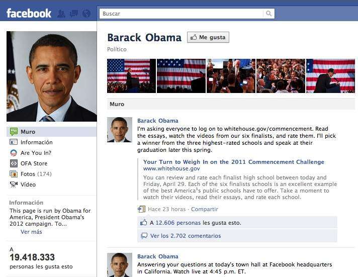 Obama le pone la corbata a Zuckerberg