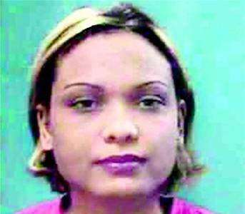 A prisión esposa Junior Cápsula