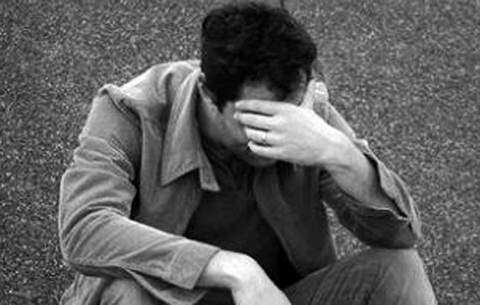 Mujer acuchilla a su compañero