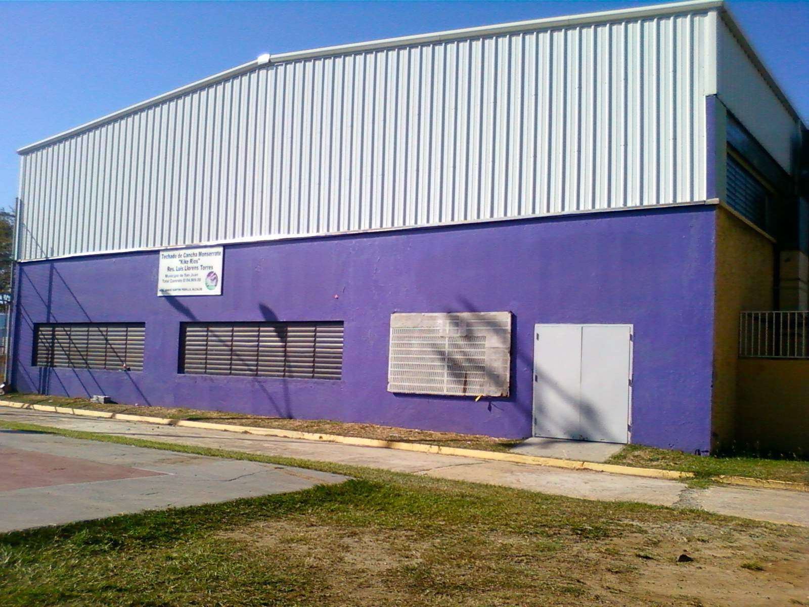 Misteriosos grafittis en Llorens Torres