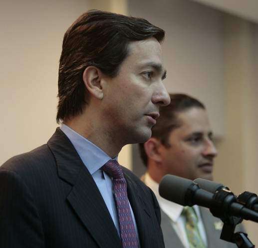 Gobe no apoya eliminación colegios