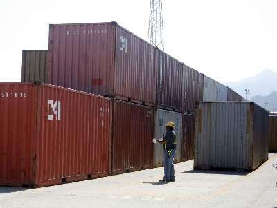 FBI investiga contrato de inspección a furgones