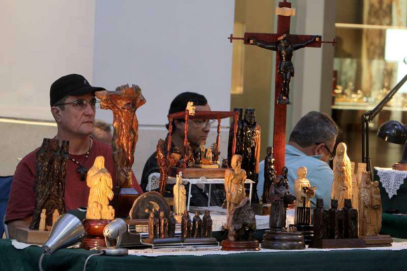 Se vende poco la artesanía religiosa