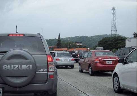 Una joven muere y tres heridos graves en accidentes