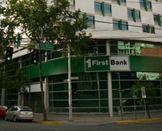 First Bank consigue capital