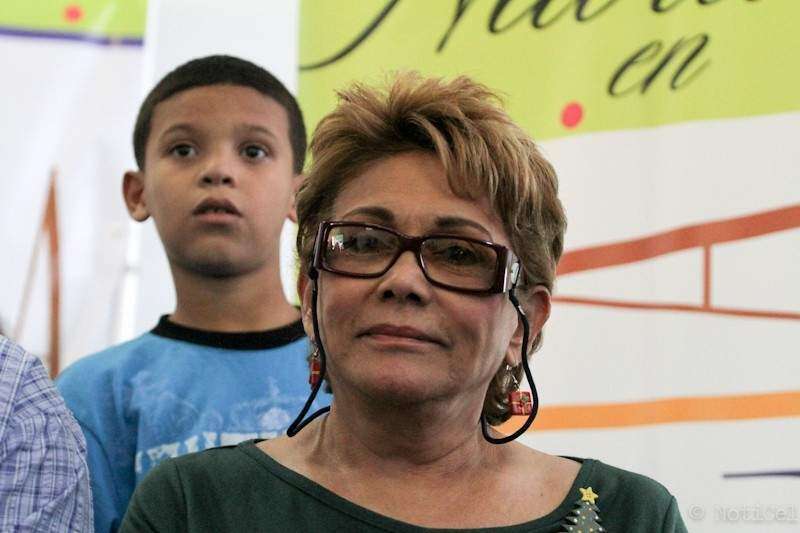 Contenta Albita con Estrella juez