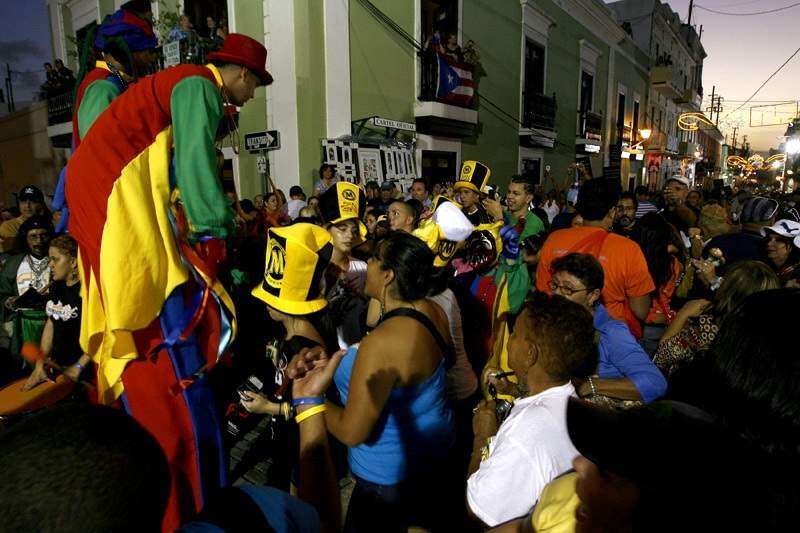 ¿Toque de queda para menores de 18 años?