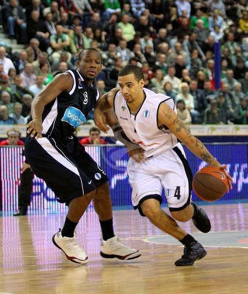 Arecibo recibe a Donald Copeland