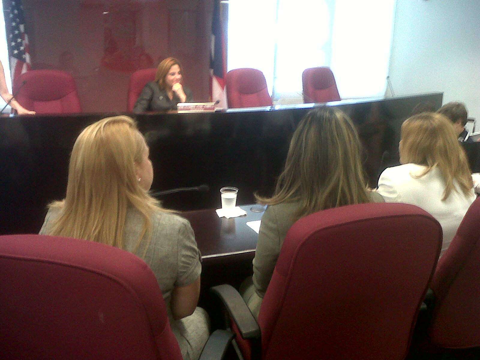 Ausentes en audiencia Roark y Rivera Schatz