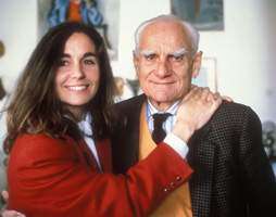 Viuda de Moravia defiende a ex director FMI