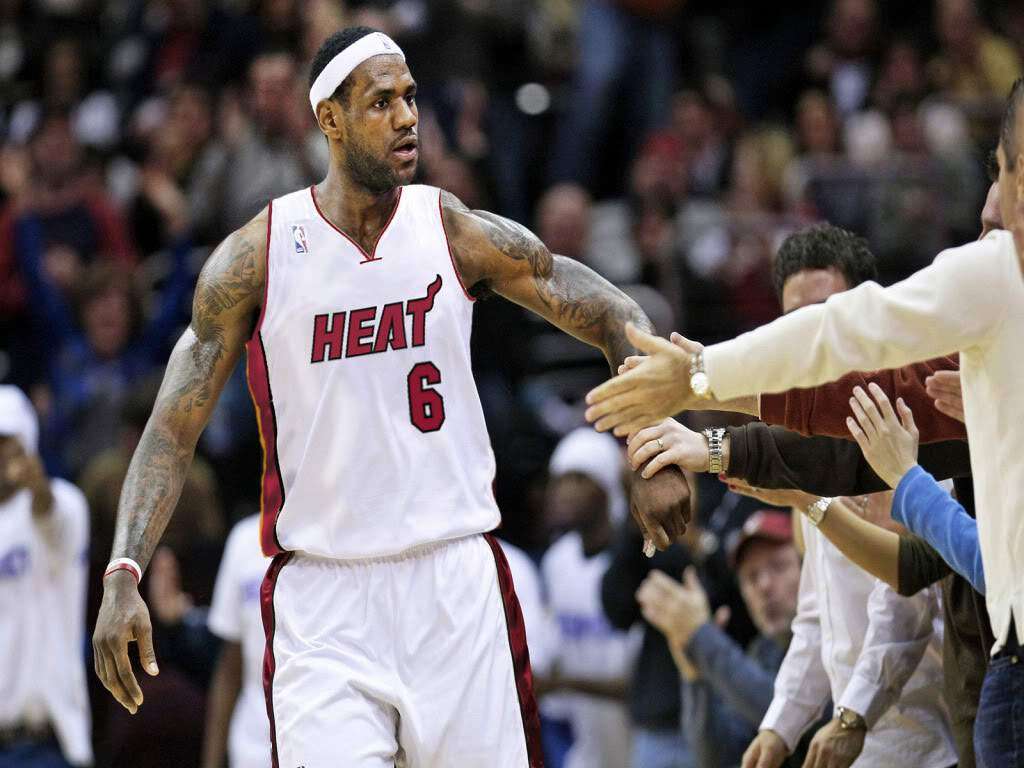 Despiertan LeBron y sus Heat