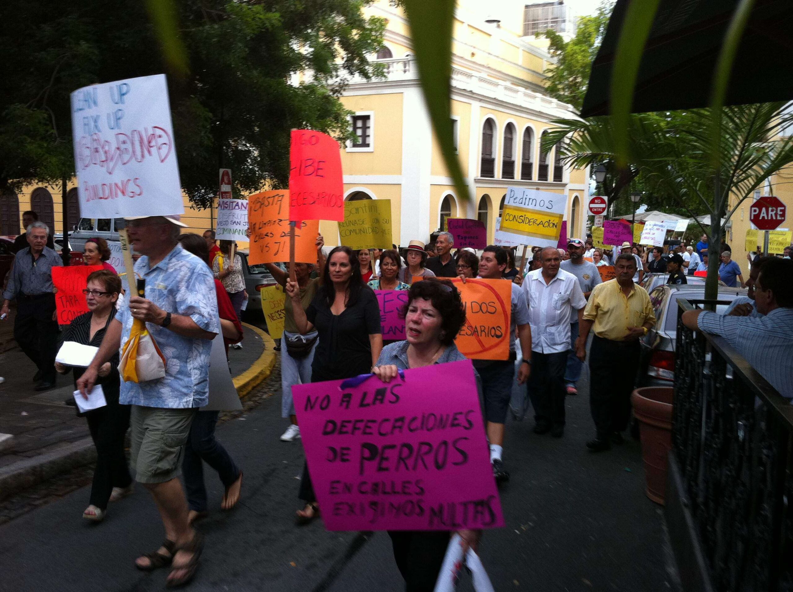 Sanjuaneros llevan a Santini ante la CDC
