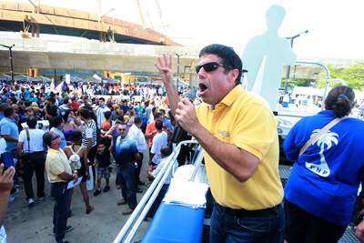 Arango suelta, y recoge, la lengua