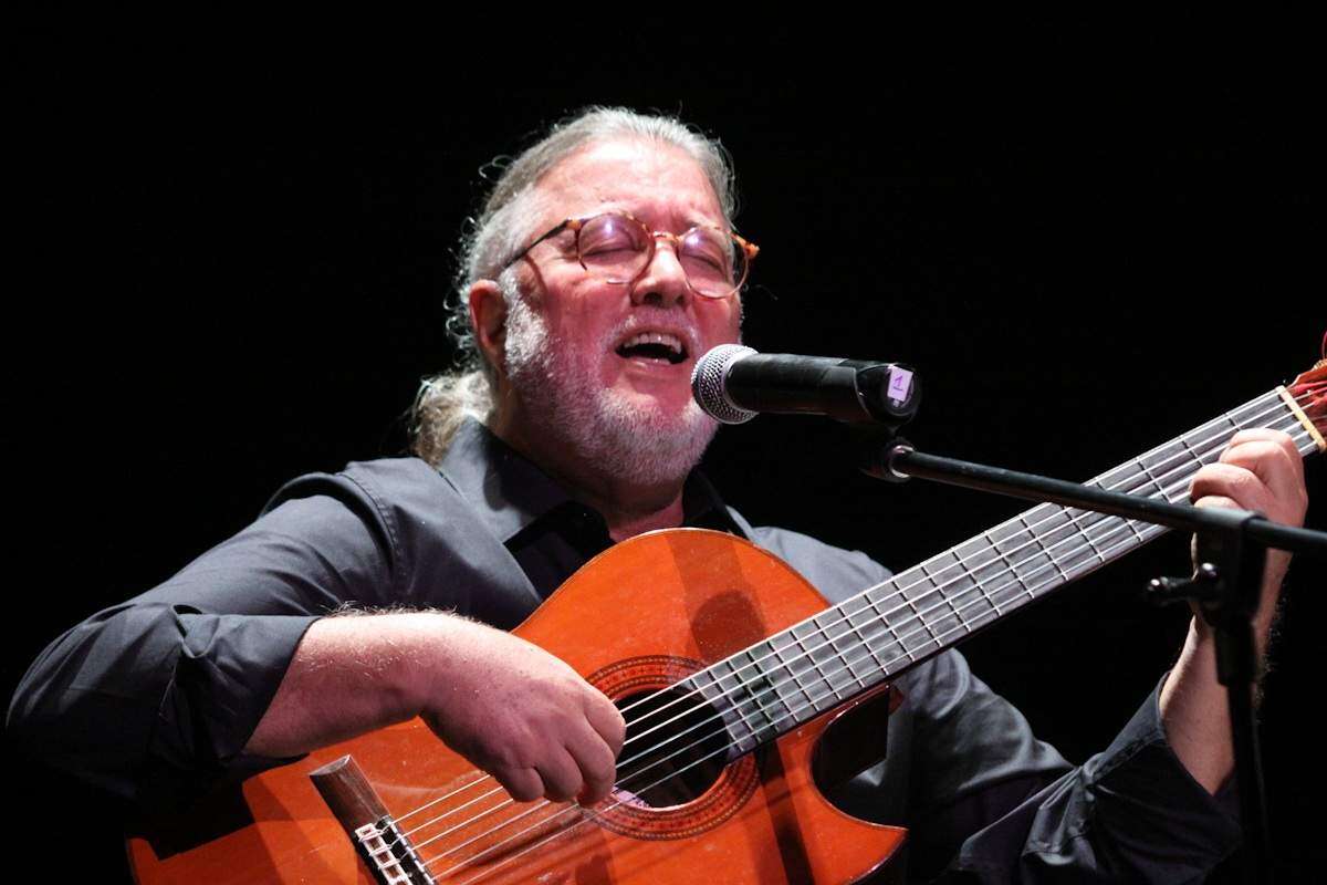 Revalida Roy Brown ante poco público