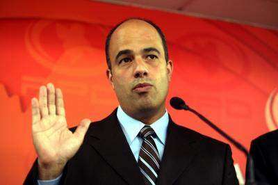 Con fuertes dolores de pecho Héctor Ferrer