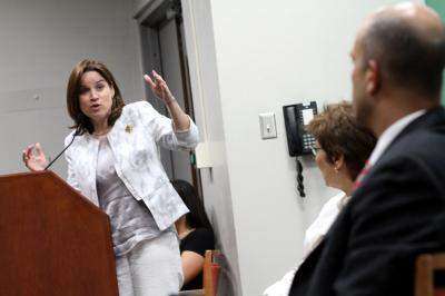 Truenan mujeres populares contra Carmen Yulín