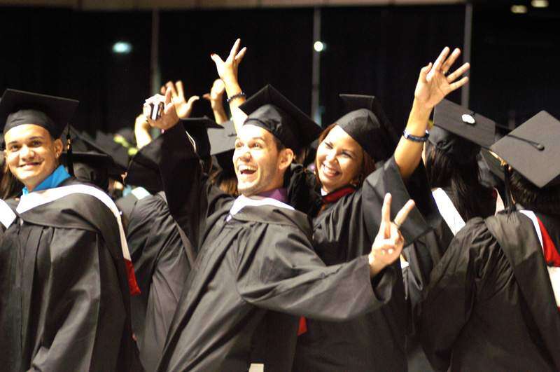 Gran abucheo a cúpula UPR en Graduación