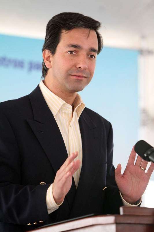 Fortuño asegura voto mixto continúa