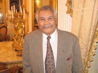 Lamenta Rey Quiñones la TV actual