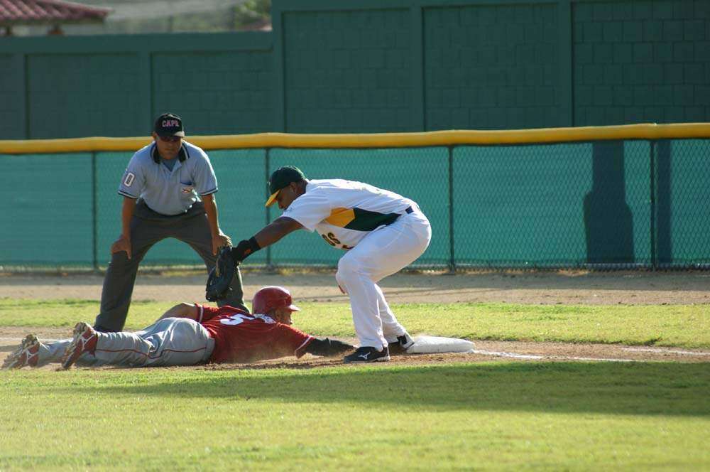 Con la escoba en la mano los Petroleros
