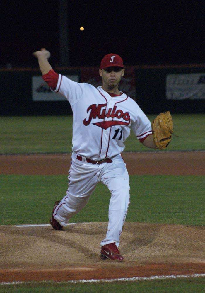 Juncos y Peñuelas abren con el pie derecho