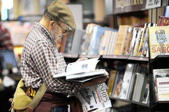 Se reinventa librería Barnes & Noble