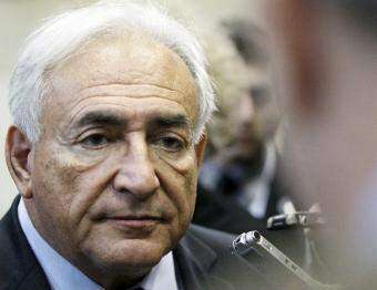Resistencia a retirar cargos a Strauss-Kahn