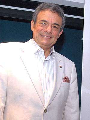 Le aparece hijo colombiano a José José